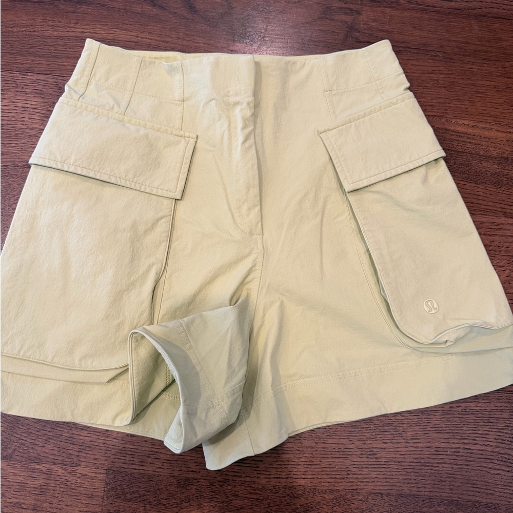 Lululemon Size 4 Women's Yellow Shorts